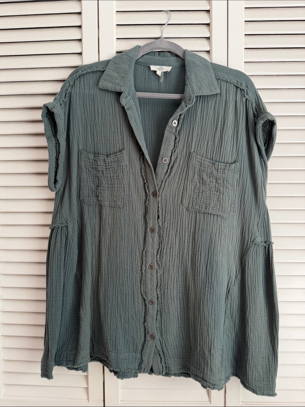Entro Lightweight Olive Green Button-Front Women's Top - RUNS VERY LARGE